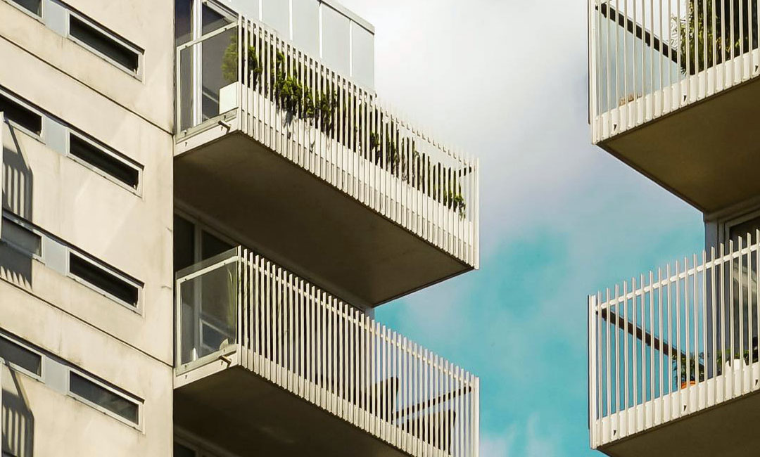 Puedo vender o reclamar un inmueble en Colombia desde el exterior